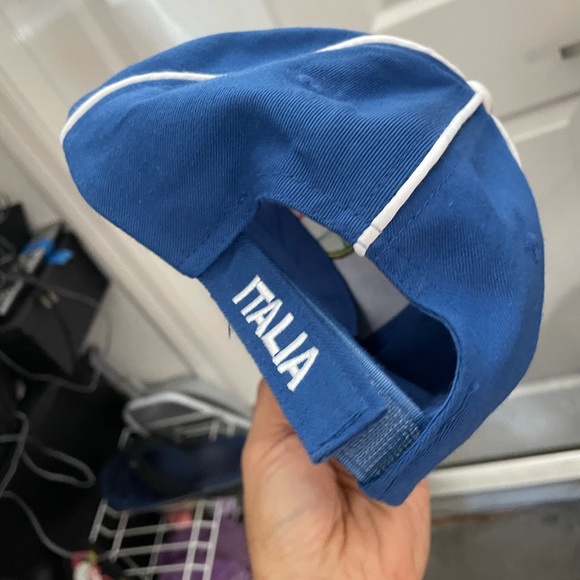 Italia hat 
With adjustable size band - Picture 2 of 4